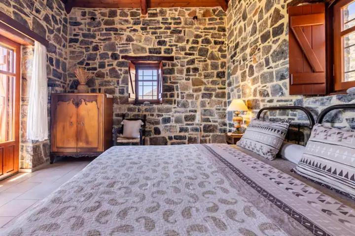 Kapetanianá Traditional Stone House By The Sea... מראה חיצוני תמונה