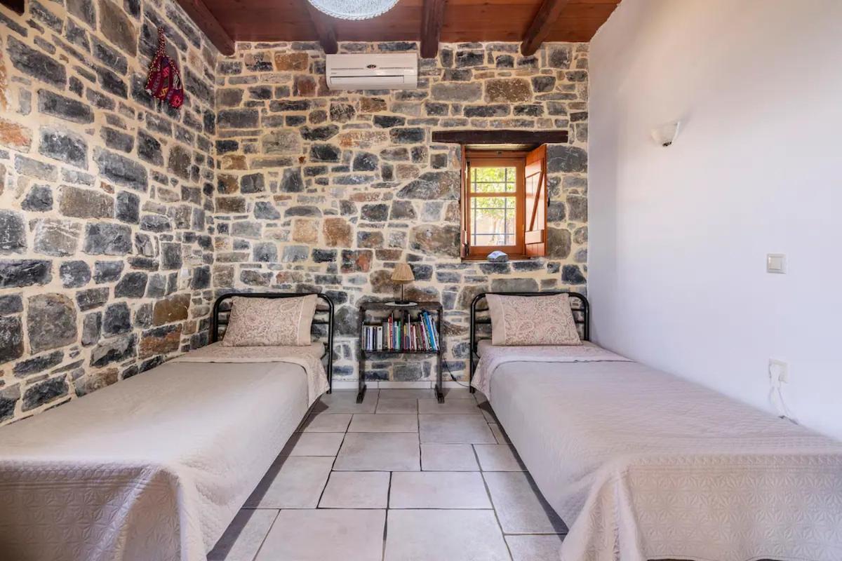 Kapetanianá Traditional Stone House By The Sea... מראה חיצוני תמונה