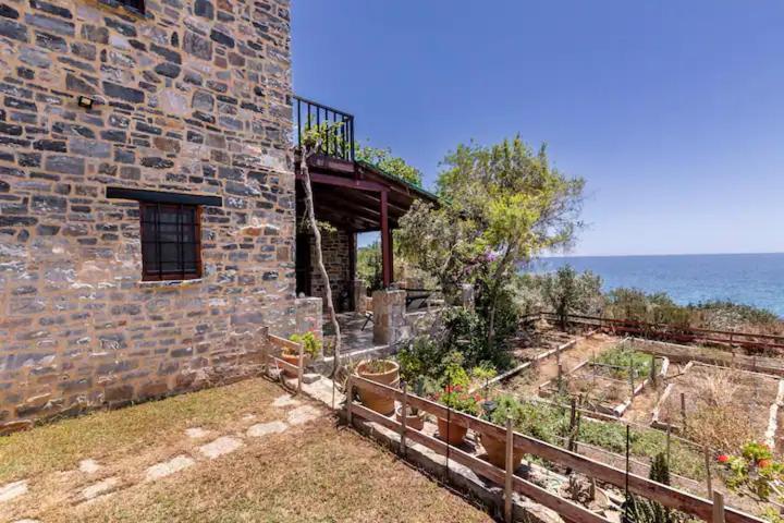 Kapetanianá Traditional Stone House By The Sea... מראה חיצוני תמונה
